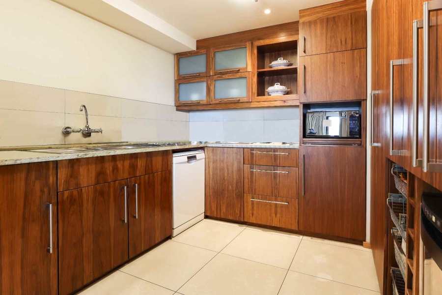 4 Bedroom Property for Sale in Sea Point Western Cape